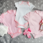 Porque é que os Babygrows São a Peça Mais Essencial do Guarda-Roupa do Bebé 👶💤